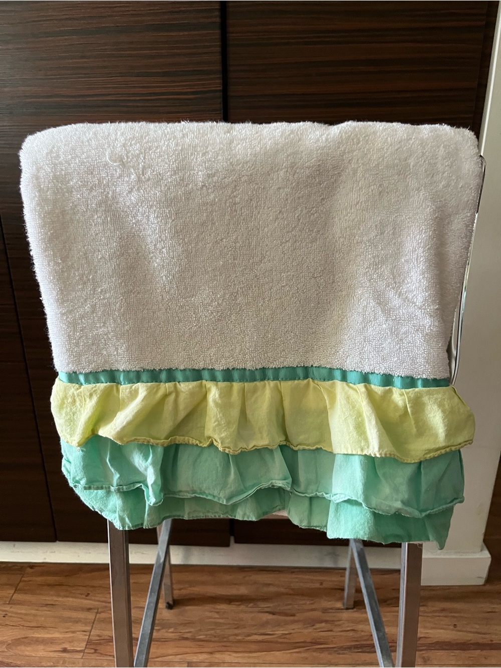 Soft White Bath Towel Set (2) with Tri-colored Ruffle Trim
